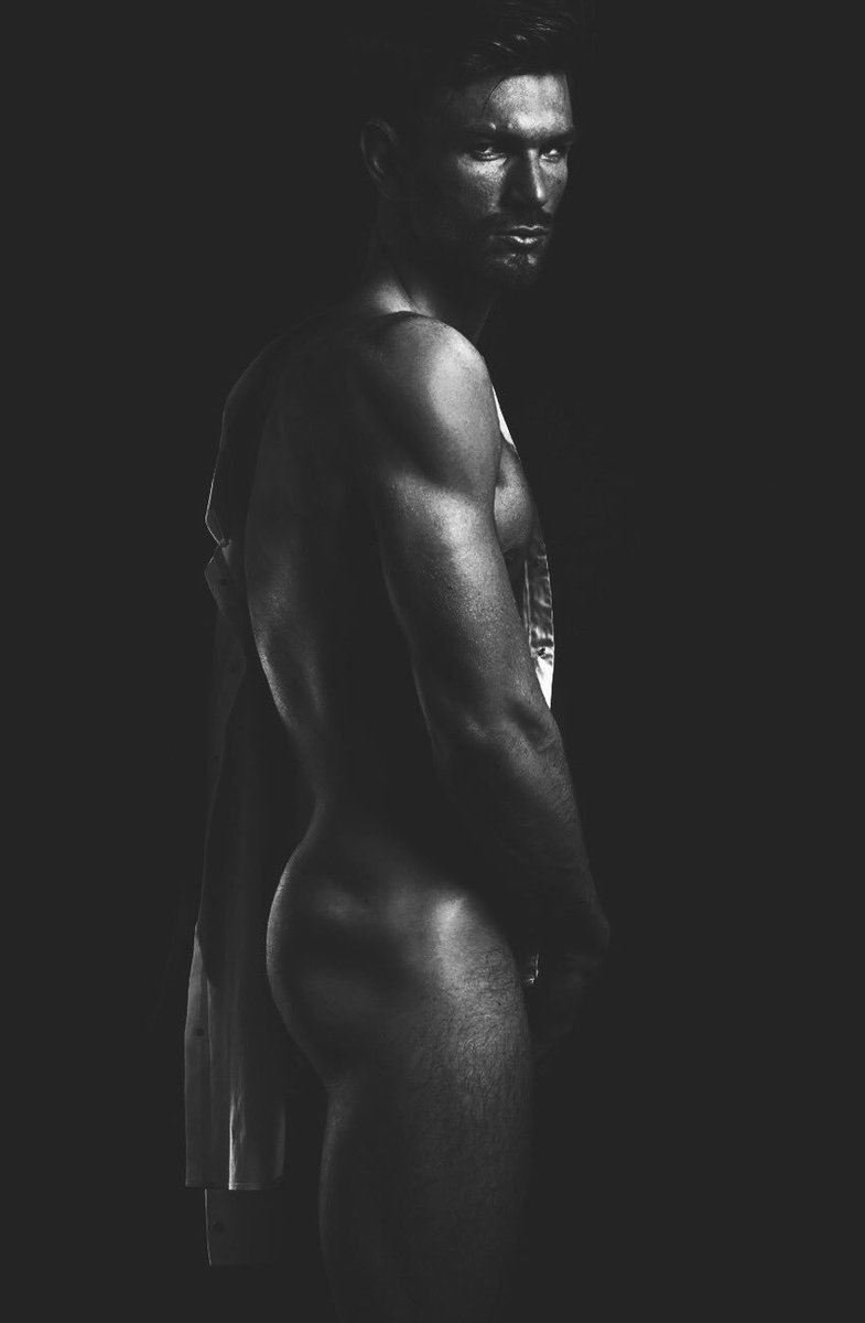 SingularTaste's tweet image. “I’м gσιиg тσ dσ вαd тнιиgѕ тσ чσυ αиd чσυ’яε gσιиg тσ lεт мε.”