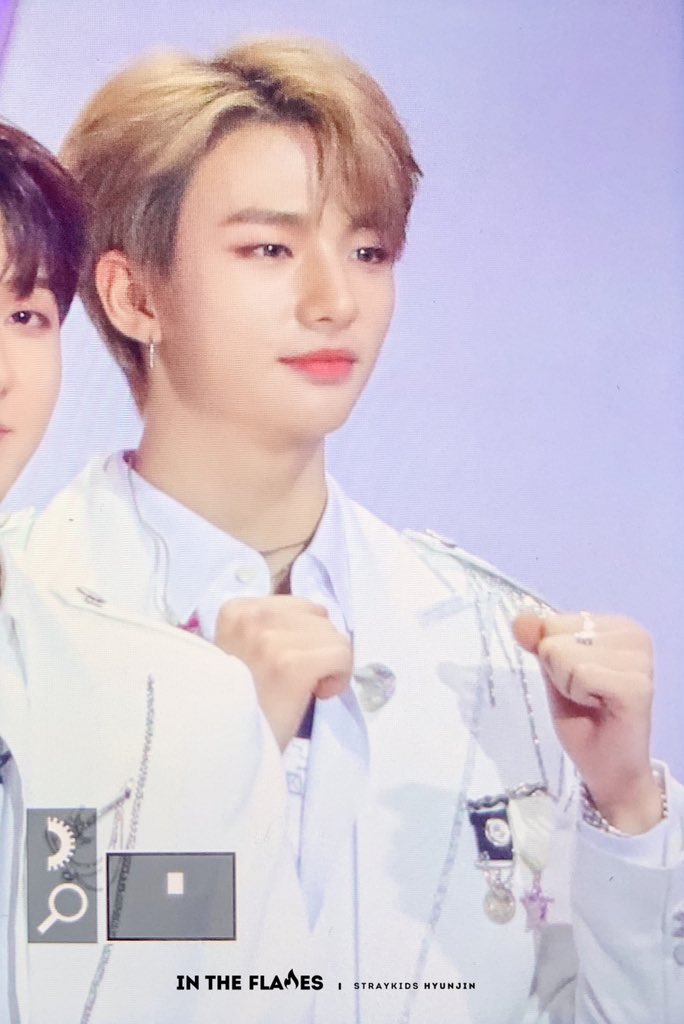 Intheflames_HJ's tweet photo. 190115 오늘도 화이팅!!!

#스트레이키즈 #현진 #황현진 #StrayKids #hyunjin https://t.co/bv5ZeuaNWw