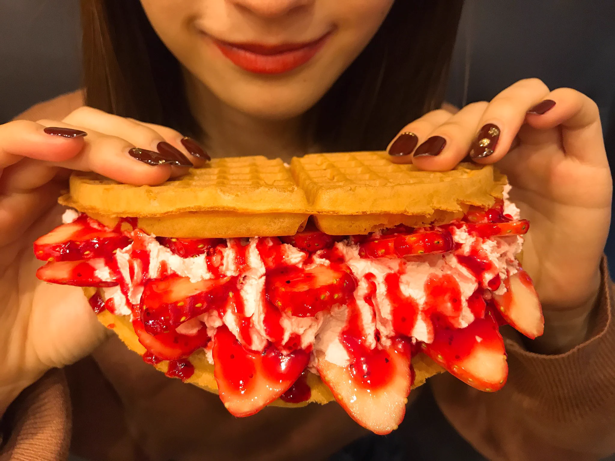 いちご好きにはたまらない！禁断のいちごワッフルがこちらｗｗｗ