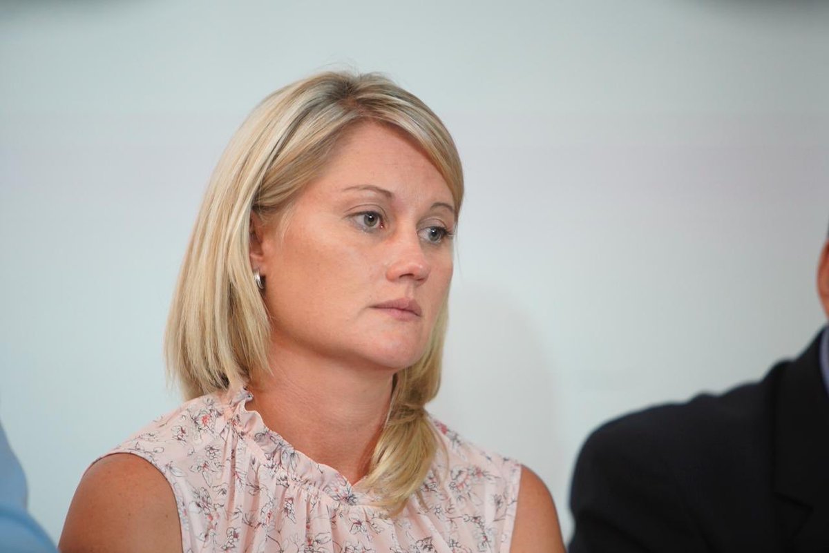 afriforum's tweet image. #SchweizerReneke
Emosionele Scheiwer-Reneke onderwyseres sê sy sal veg om haar reputasie te herstel! @solidariteit bring ‘n dringende hofaansoek rakende die saak.