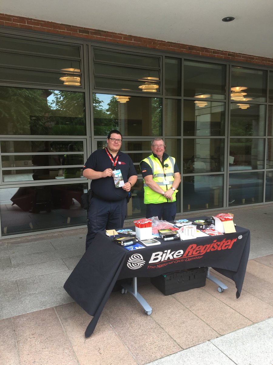 QueensSport's tweet photo. 🚴♀️ Bike Security🚴♂️
Stop in with @QueensSport tomorrow between 11am and 3pm and speak with our Security Staff about Bike security… also pick up a #kryptonite bike lock at the discounted price of £10
#LoveQUB #LoveQUBSport #KRYPTONITELOCK https://t.co/XSkRPOzFyw