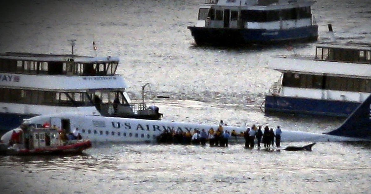 CBSMornings's tweet photo. Today marks one decade since Capt. “Sully” and the crew of US Airways Flight 1549 turned what could have been a fatal tragedy into the “Miracle on the Hudson” where all 155 passengers and crew survived a ditch landing into the Hudson River. https://t.co/jovi8LqSlg https://t.co/ucrUMg9pxP