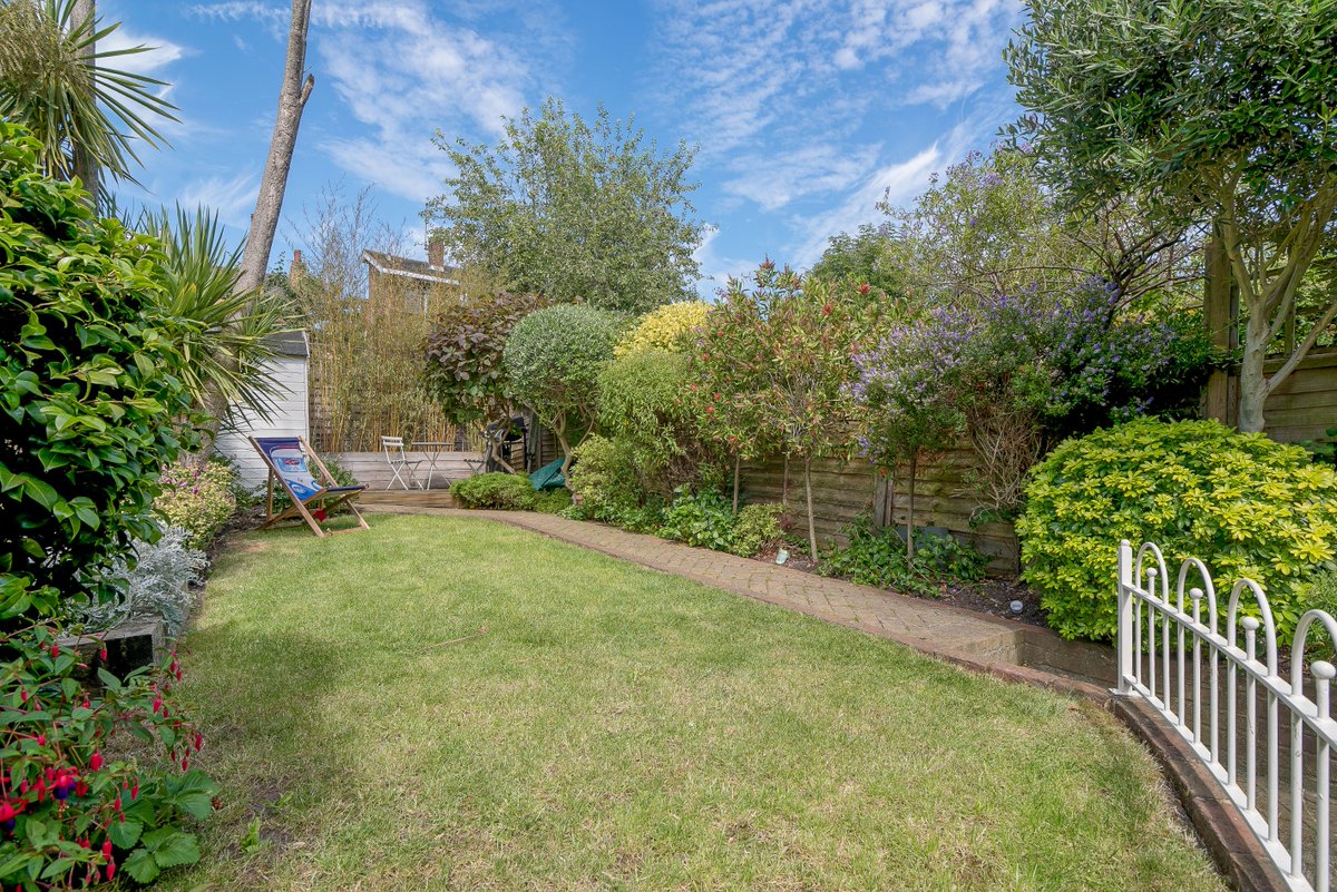 #saleagreed A delightful and well-proportioned 4 bedroom #Victorian terraced property. #thereisamarket #underoffer #Wandsworth #JDWWandsworth We have many more properties available johndwood.co.uk