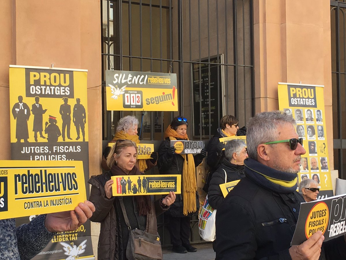 PEPrats's tweet photo. 113 dia de @silenci_tgn #prouostatges #rebel·leuvos #LlibertatPresosPoliticsiExiliats https://t.co/lWhhAkXWte