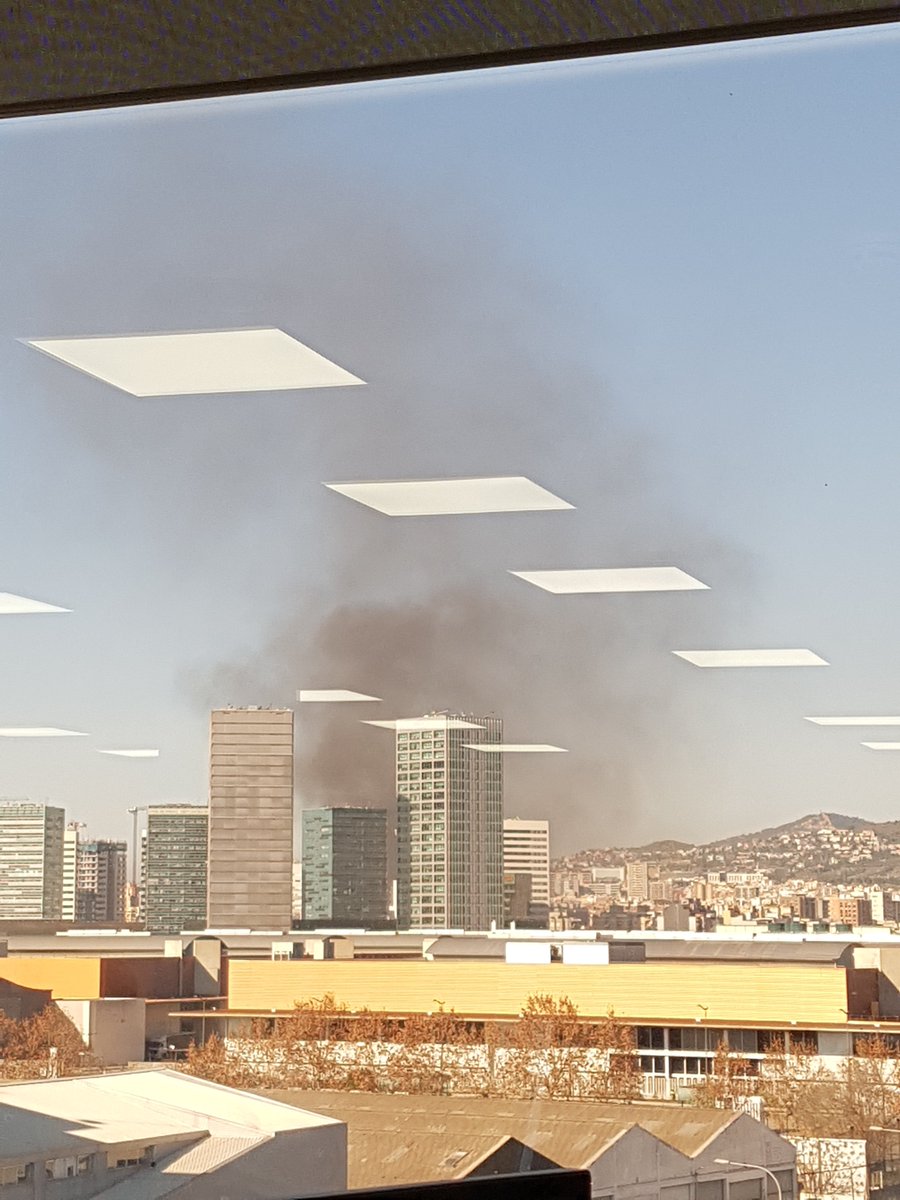 Gennocive's tweet image. Incendio en #Hospitalet #GranVia