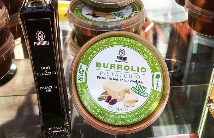 InformaCibo's tweet image. Mattia Pariani al #Sigep2019 con il Burrolio, burro 100% vegetale.
Cos’è? 🤔
Un prodotto spalmabile a base di olio estratto da frutta secca o extravergine di oliva e burro di cacao.
@ParianiLab parlerà di filiera e di agricoltori.
informacibo.it/mattia-pariani…