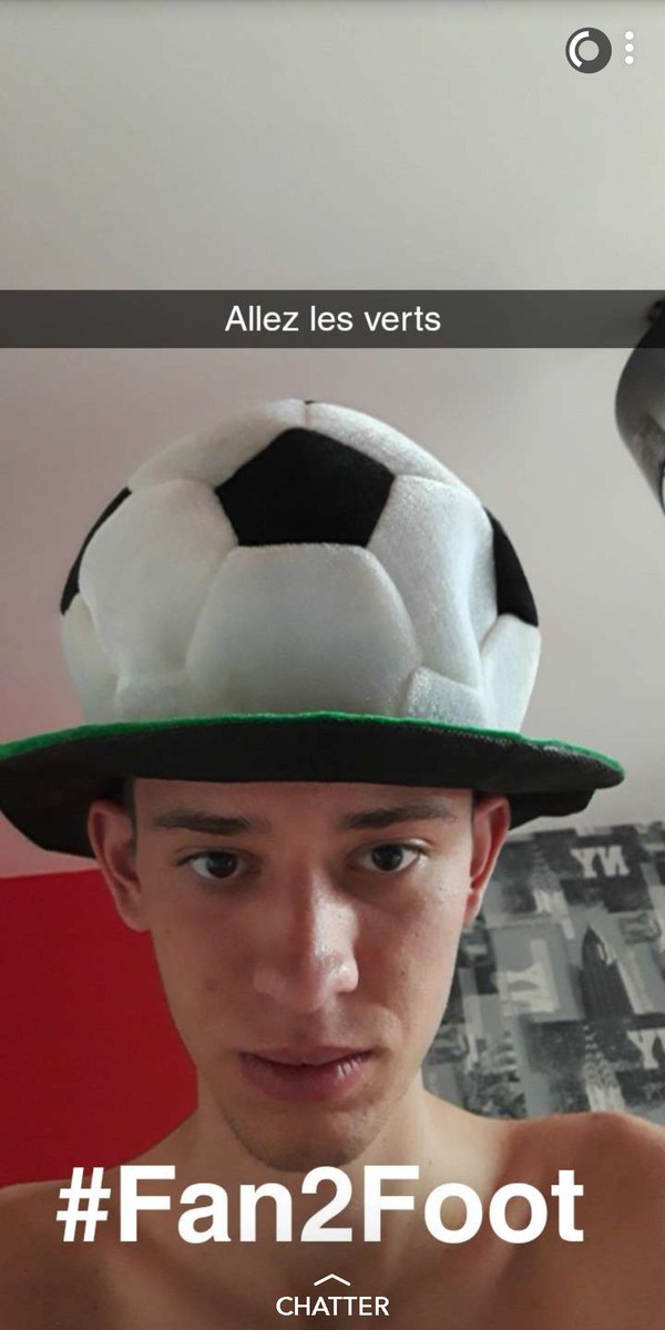 nolwenntw's tweet photo. Là, même si la plupart est déjà au courant, ils redécouvrent que tu es #Fan2Foot https://t.co/2NUmZtI6nj
