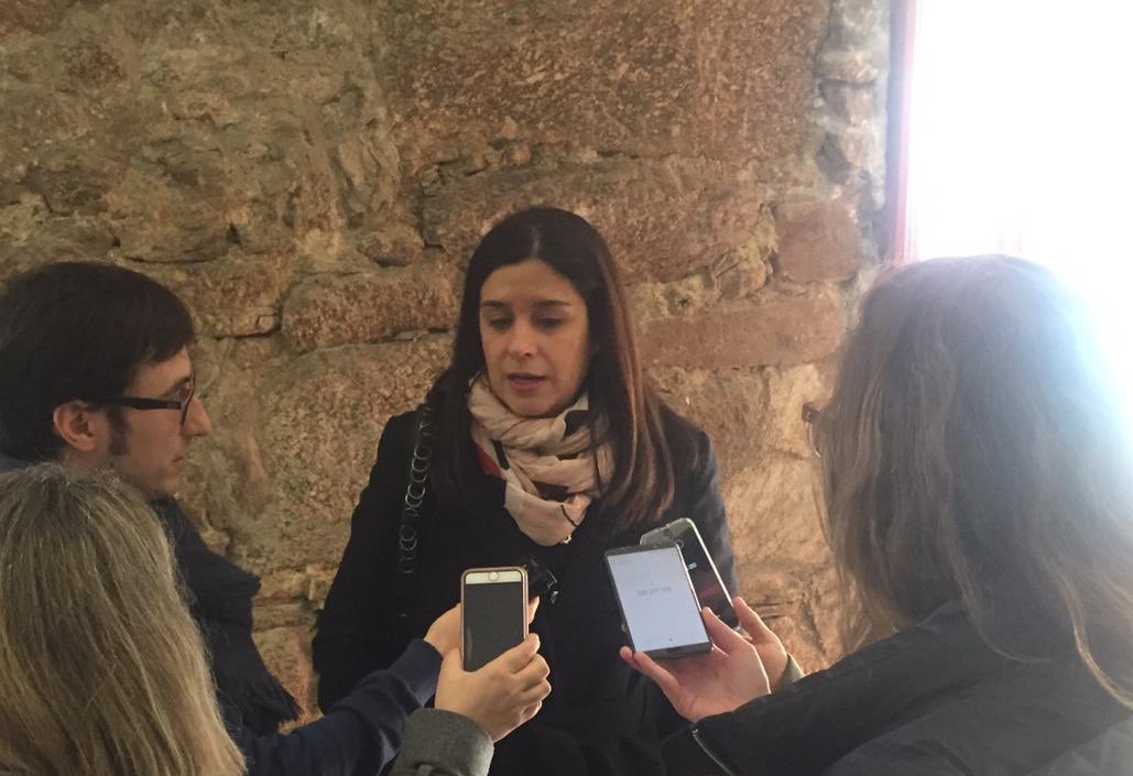 CsGalicia's tweet photo. 📸@olgaloal atiende a los medios de comunicación en el registro del @Par_Gal https://t.co/AAMZqCrexE
