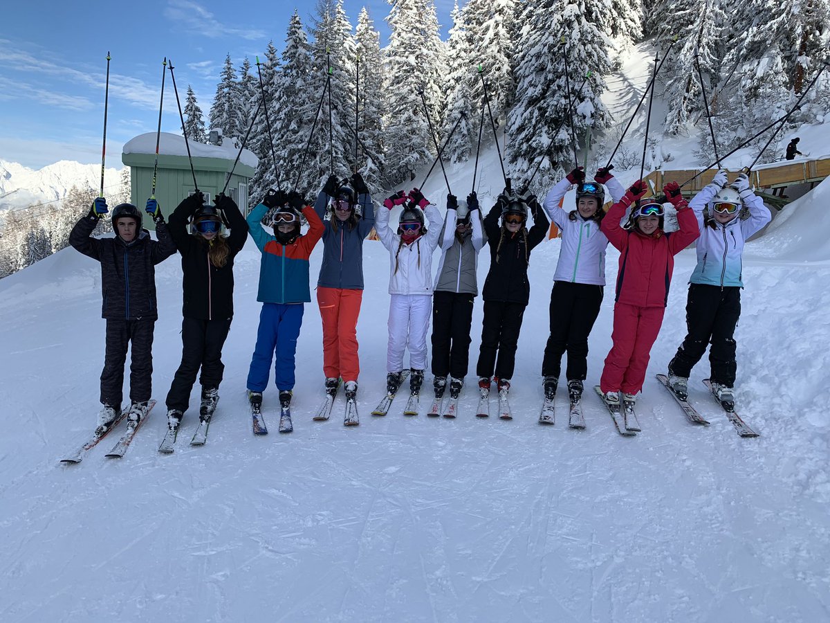 2019_ski's tweet photo. Some of our groups under a blue sky today https://t.co/ztefP8bv6d