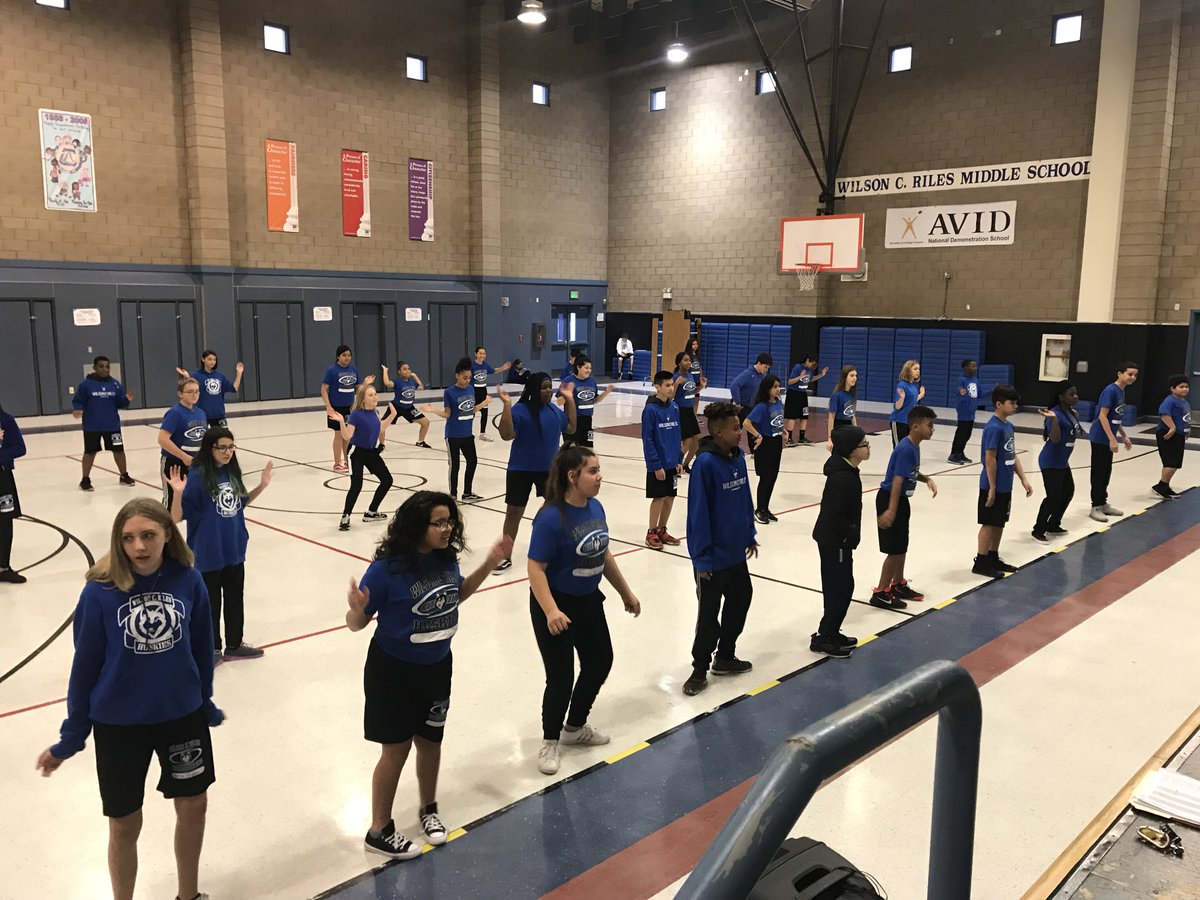 WilsonRiles's tweet photo. 7th graders doing the Pata Pata! https://t.co/cckZMzVTaJ