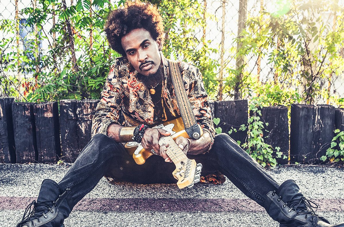 billboard's tweet image. .@stonemecca works against "hypocrisy and racism" in "Boogeyman" video blbrd.cm/W0vwFN