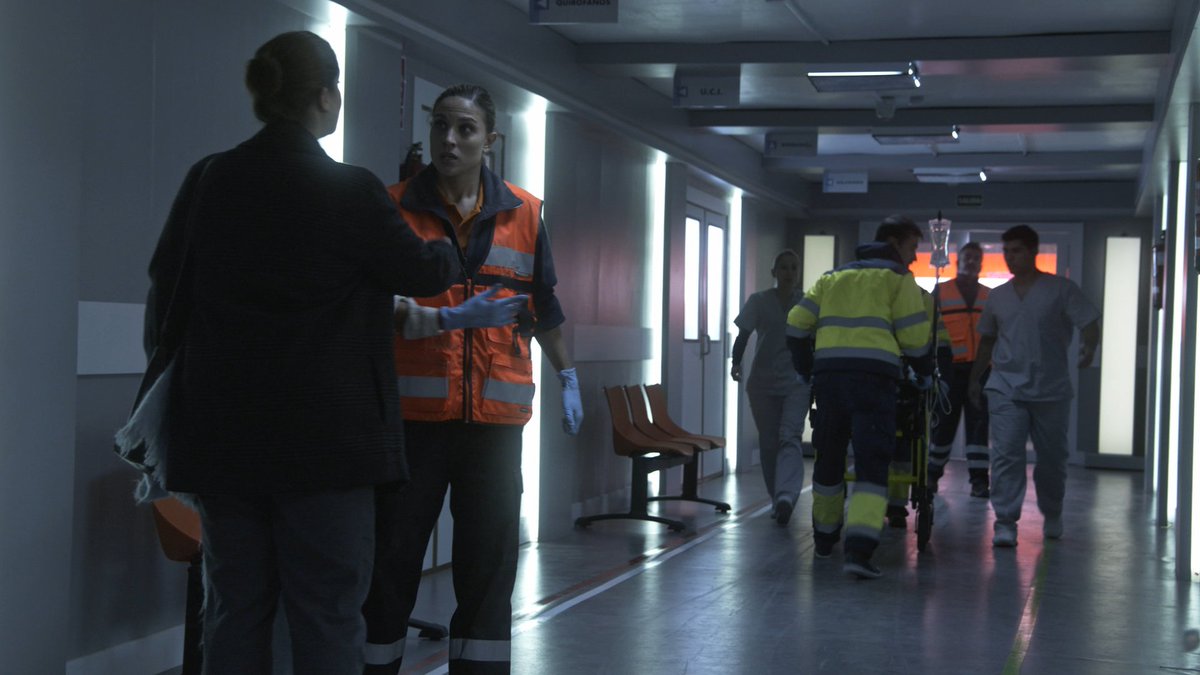 Comienza #Centromedico y Ainhoa vuelve al hospital por una urgencia con un paciente. Tendrá sentimientos encontrados a la hora de volver, aunque sea solo por una urgencia. #tve #series #salud #tv