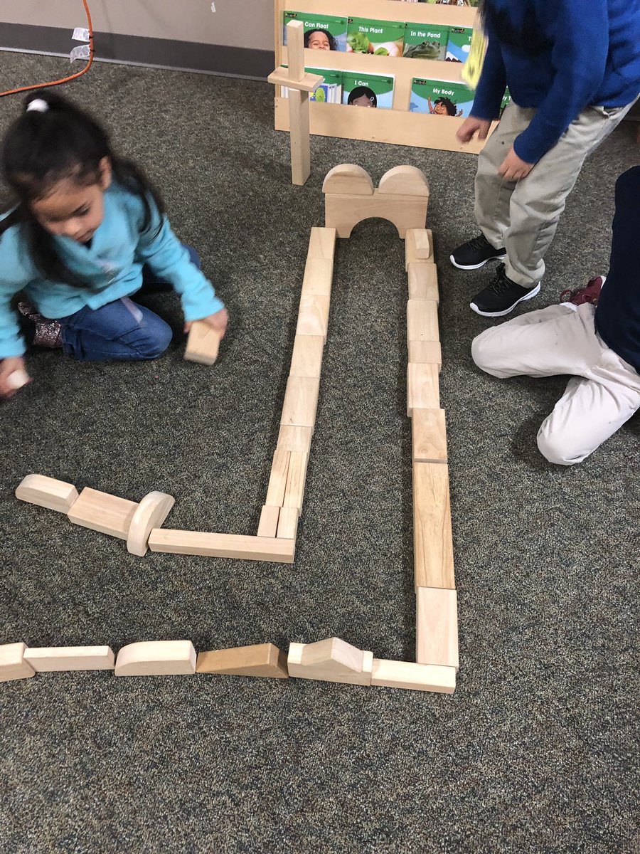 765Teresa's tweet image. Create your own maze out of straws, blocks and more blocks #funengineering @FortBendISD @FBISDSTEM @_earlyliteracy