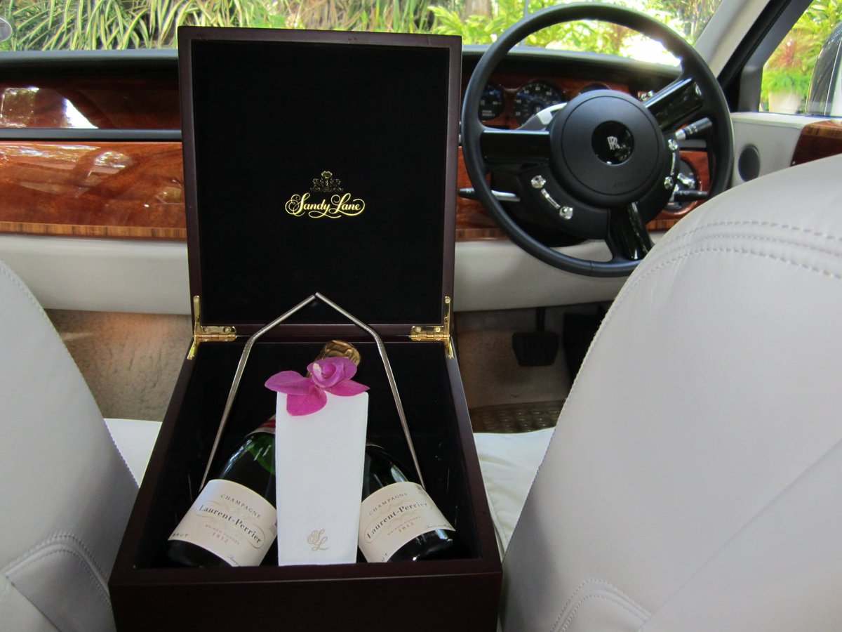 SandyLaneHotel's tweet photo. Arrive in style with our Rolls Royce airport transfer upgrade 🍾✨ #CreatingMemorableMoments #SandyLane #Barbados https://t.co/lpb53vyV84