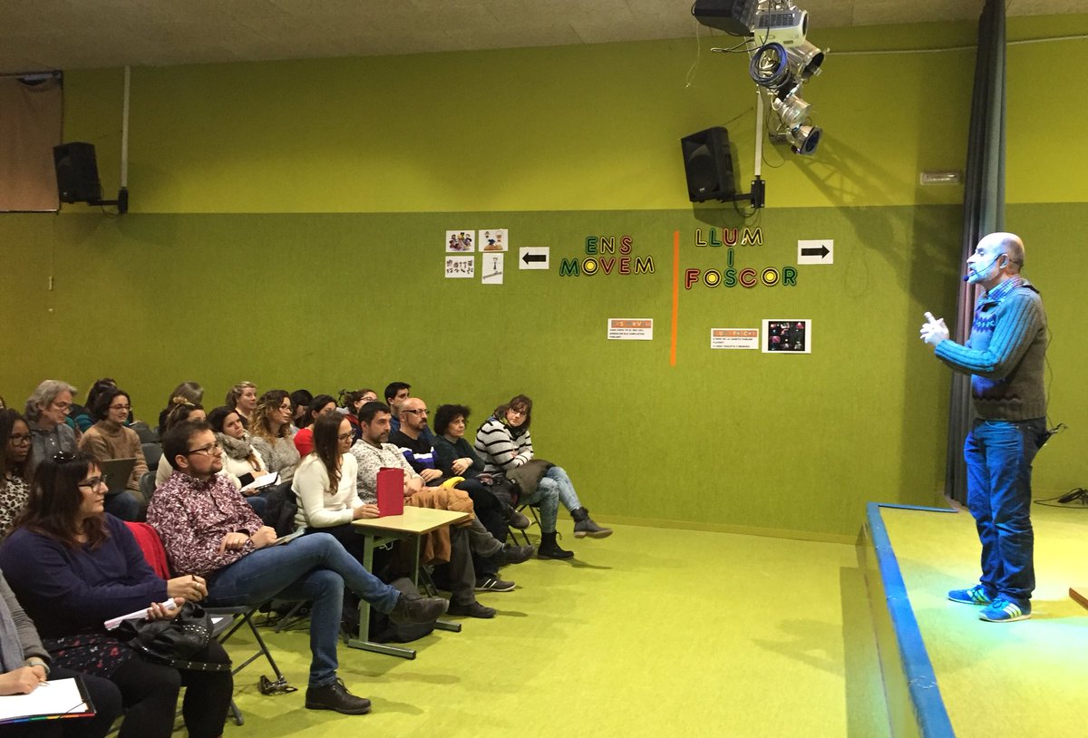 EscolaCatalonia's tweet photo. Iniciem la xerrada amb @DanielGabarro a @EscolaCatalonia sobre els “Processos mentals i ortografia sense esforç”. @crpsantmarti https://t.co/K8Im5P0AuF