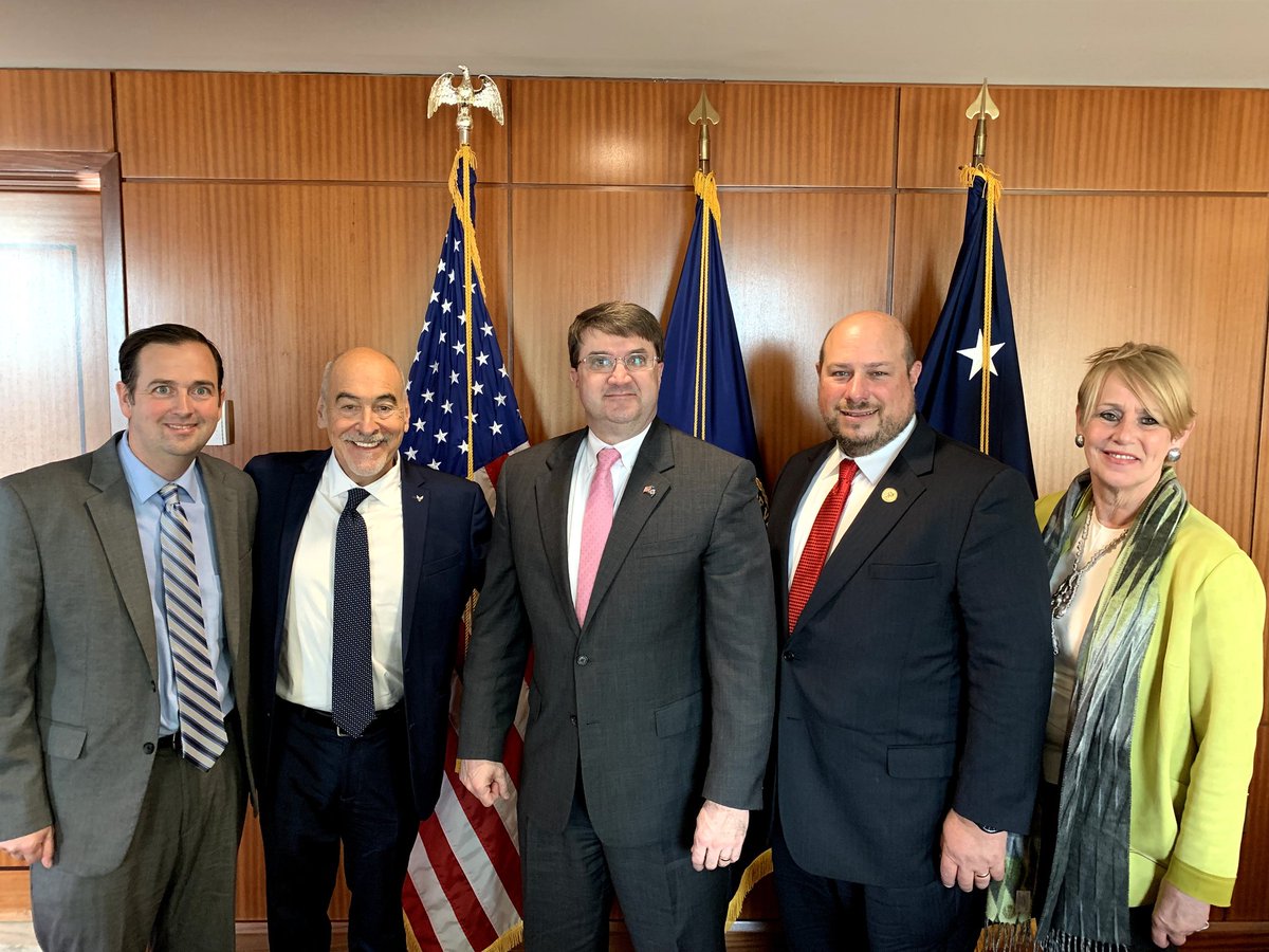Wonderful meeting talking about PAs  and our important contributions to the healthcare of our nation's veterans! Thank you <a href="/SecWilkie/">Secretary Robert Wilkie</a> for your service and leadership! <a href="/AAPAorg/">American Academy of Physician Associates</a> @StuAcademyAAPA @Northwell_Life