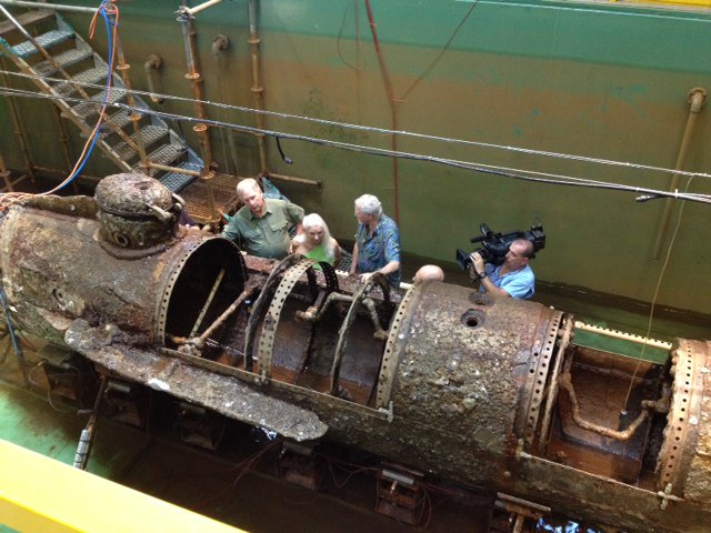 cusslerOFFICIAL's tweet image. New news from those working to restore H.L. HUNLEY #submarine, revealing a broken pipe may have caused water to pour into sub that perished in 1864. In 1995 my NUMA #diving team finally found it near #Charleston. #shipwrecks #mysteries ow.ly/fHFo30nk5RX
