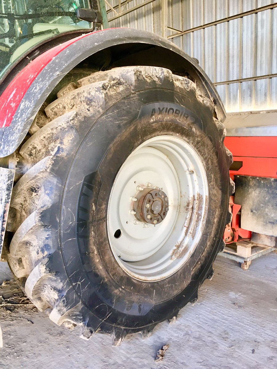 Un bel équipement sur <a href="/MF_EAME/">Massey Ferguson Official</a> en @MichelinAgriFR  #axiobib2 en 2,15m en 650/85R42