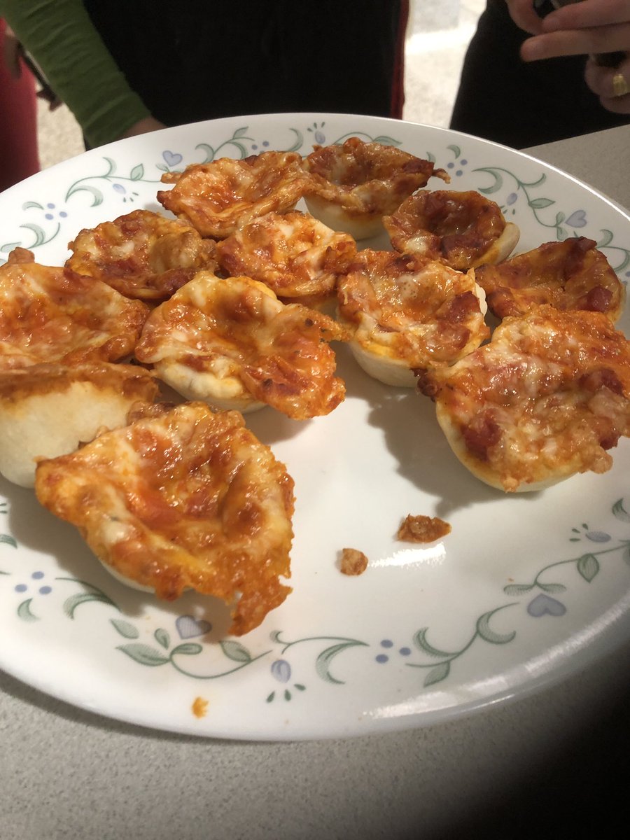 Soooo.....chaplain office across from foods lab has its benefits. #pizzaforbreakfast <a href="/SACHS_Skyhawks/">SACHS - St. Albert Catholic High School</a> <a href="/MrsMoseratSACHS/">Kelly Liusz Moser</a>