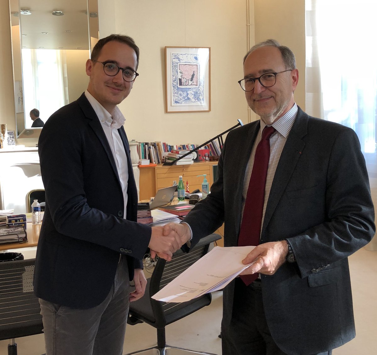 CHUBordeaux's tweet photo. [INNOVATION] Le @CHUBordeaux mise sur l’intelligence artificielle en s’alliant à la start-up Synapse Medicine @SynapseMed #IA #Santé qui permet à un médecin d’accéder à une information sur les médicaments fiable, simple, personnalisée CC @ClementGoehrs ▶️: https://t.co/tA0SPka3Z4 https://t.co/YJ5tqZ8HQm