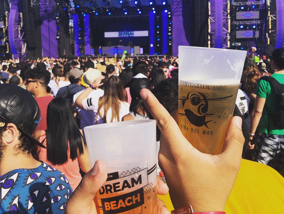 KevinArayaPerez's tweet photo. El mejor fin de semana #dreambeach #viñadelmar #chile ❤️🎉😍🙊🍻🎉 https://t.co/gTs8HLSMXI