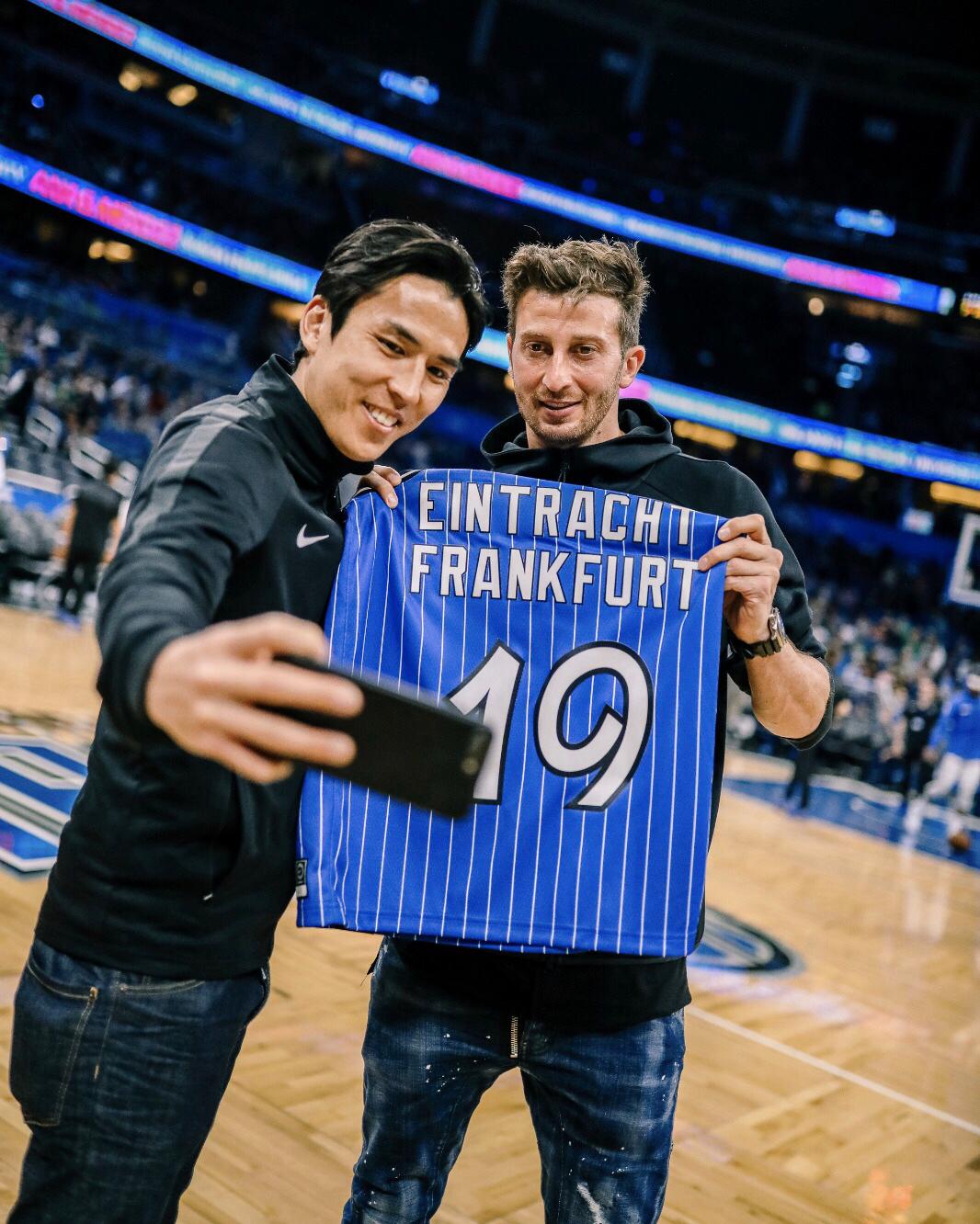 ブンデスリーガ 日本語版 Ar Twitter ウィンターキャンプの一コマ Eintracht Jp アメリカ合宿中にフランクフルトの選手たちは Nba オーランド マジック対ボストン セルティックスを観戦 オーランド マジックのユニフォームは アイントラハト ブンデスリーガ 日本語版 Ar Twitter ウィンターキャンプの一コマ Eintracht Jp アメリカ合宿中にフランクフルトの選手たちは Nba オーランド マジック対ボストン セルティックスを観戦 オーランド マジックのユニフォームは アイントラハト