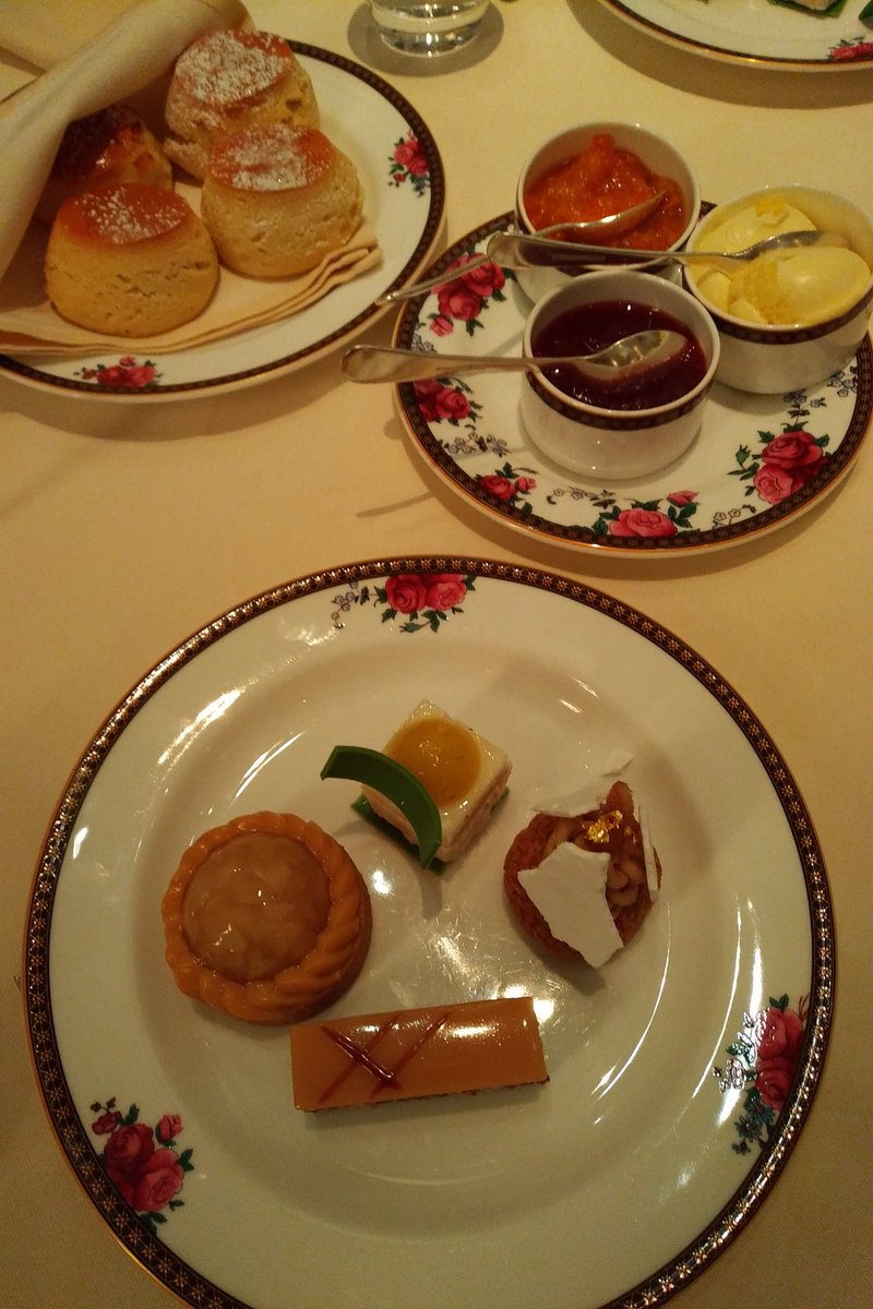 Thank you #LovingLangham for the delicious scones and cakes in the gorgeous Palm Court where Afternoon Tea was invented @HelmsBriscoe @visitlondon