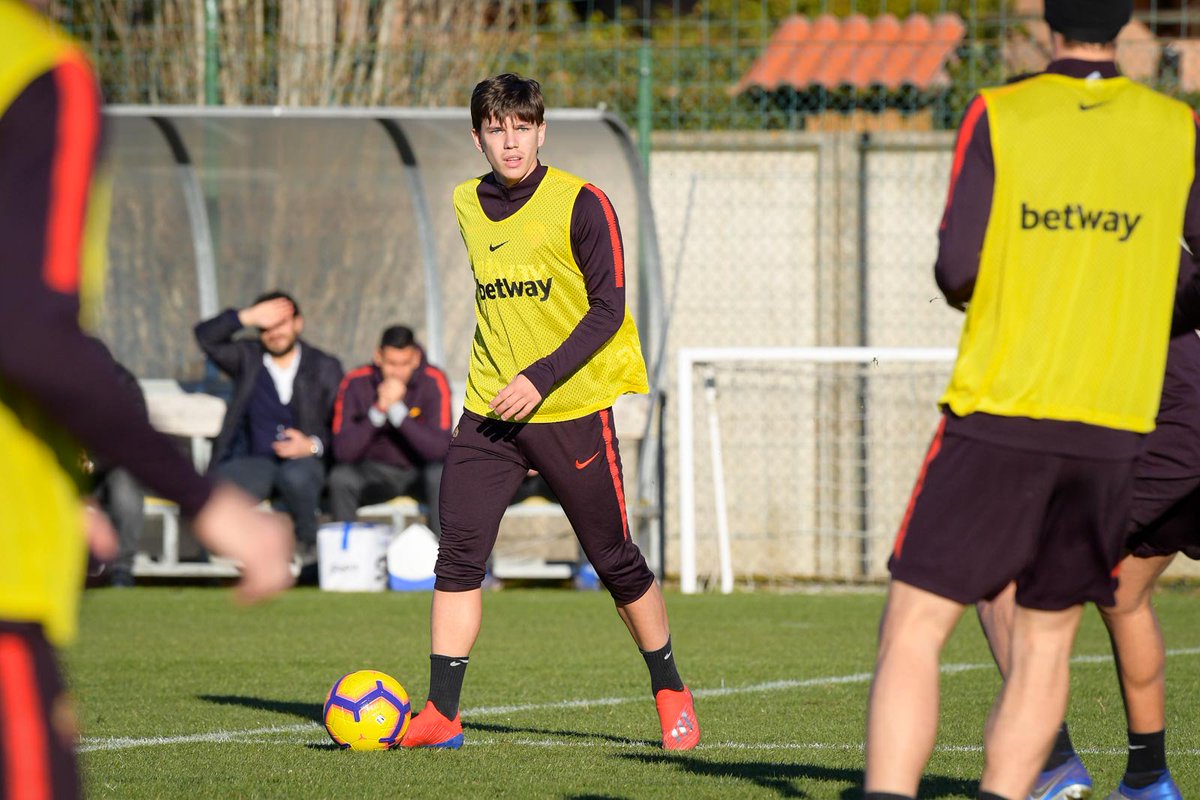 📸 Mais imagens do treino de hoje, em Trigoria... 👊
#ASRoma