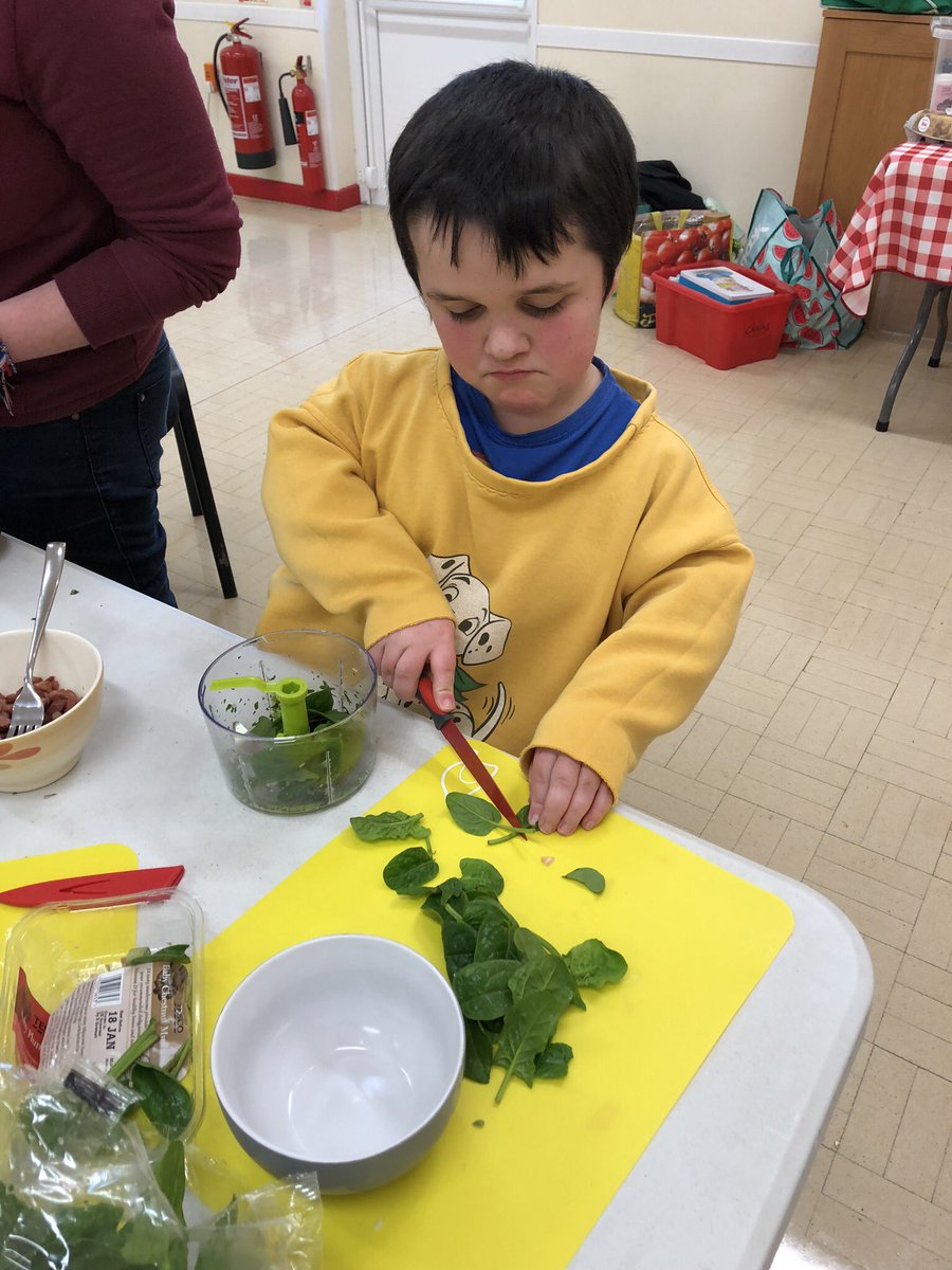 arts4wellbeing's tweet image. #Intergenerational cooking project at Coedybryn for #Carergivers #caredfor. new tastes to try, new skills, ideas to share with Katy.
#sharing the #stories,  making food and eating together around the table. #buildingcommunity  #reducingloneliness #coproduction #wellbeing