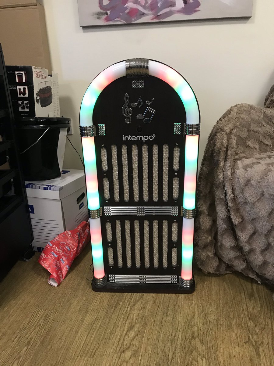 caringbarber's tweet photo. Visiting Douglas View Care Home today and having a great wee sing-a-long with the residents as they get pampered by the CARING BARBER https://t.co/pCcBnh6Xei