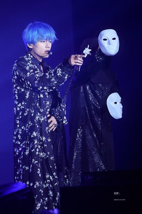 CONGBAOCUC's tweet photo. MV Singularity của Taehyung đột ngột biến mất😭 tại sao lại như vậy được. Xin hãy giải quyết vấn đề này @BigHitEnt 🙏🏼
#WhereissingularityMV #Singularity @BTS_twt https://t.co/D5uKw7SC1q