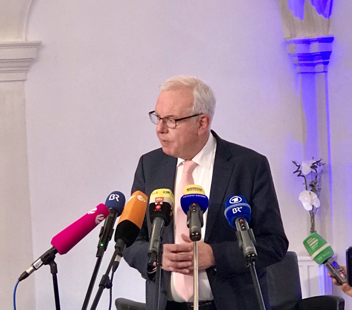 Seb_Dorn's tweet photo. „Müssen alles dafür tun, dass demokratische Parteien im @Europarl_DE eine Mehrheit bekommen. Werden uns als Landtagsabgeordnete massiv einbringen.“ Thomas #Kreuzer @csu in #banz19 zu #Europawahl. #ltby https://t.co/hqJkmmKJIp