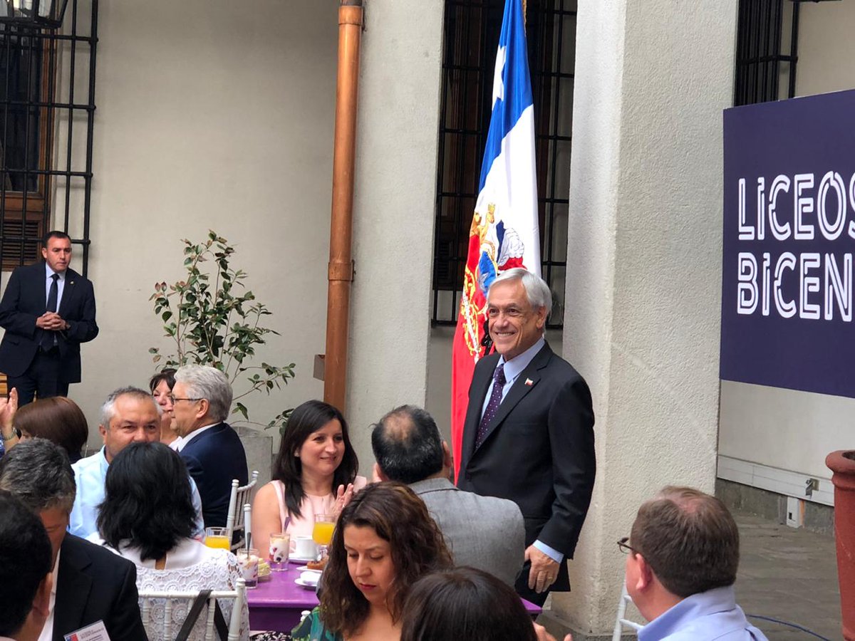 LiceoDOR's tweet photo. [ Ahora] Presidente @sebastianpinera y la Ministra de Educación @mcubillossigall  lidera jornada de capacitación a directores de Liceos Bicentenario, entre ellos el director del Liceo Domingo Ortiz de Rozas de #Coelemu, @sergiohbarrios https://t.co/N27UwnWRNY