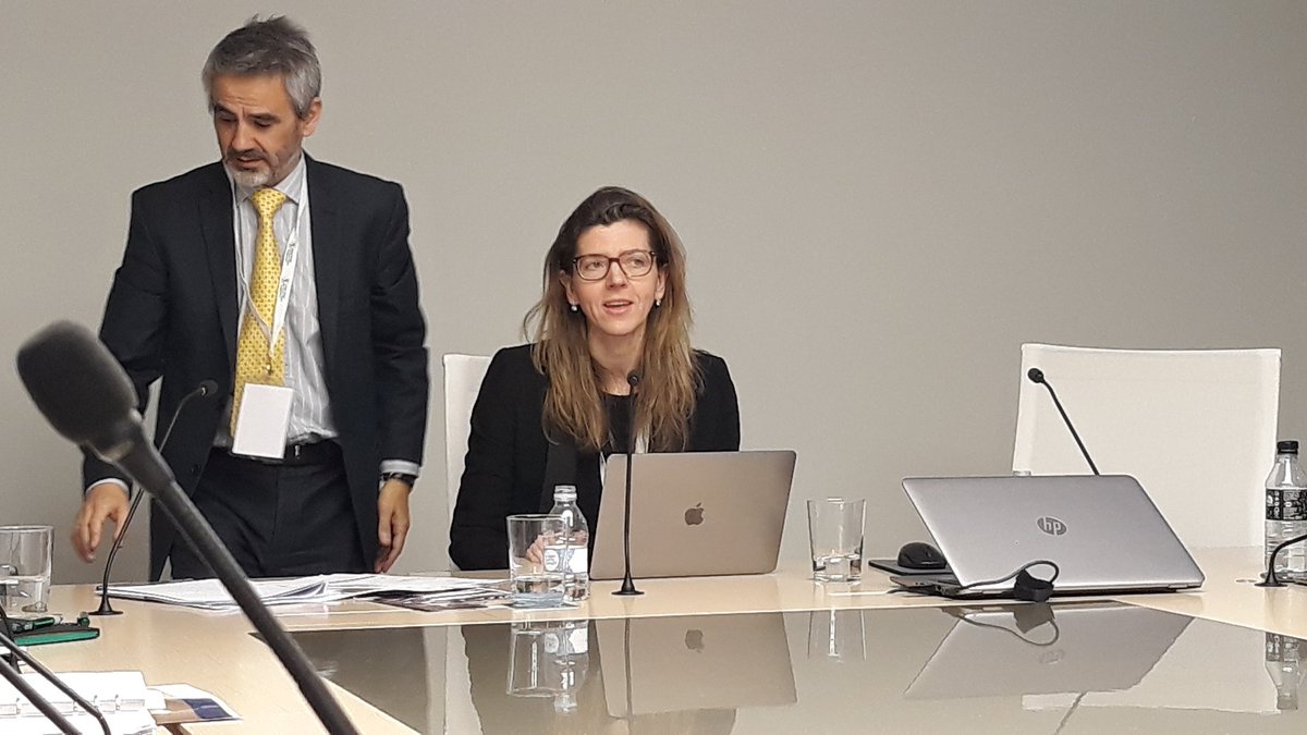 CarmenDeliaDiaz's tweet photo. Y terminamos en #RedComFarma con @inmariu de @farmaschool hablando de qué buscamos en #internet, qué redes usamos y cómo, en relación con la #salud. "Si no estás en la primera página de Google estás muerto" https://t.co/vbWrfoJYGW