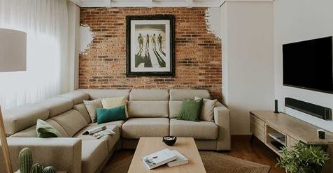 interioresmag's tweet image. ¿Es Williamsburg? ¿Candem? ¿Malasaña? No, es un piso de Valladolid inspirando en el cine, la música y con la vocación de mantener el espacio y la comodidad para una familia con niños pequeños.
revistainteriores.es/reforma-indust…