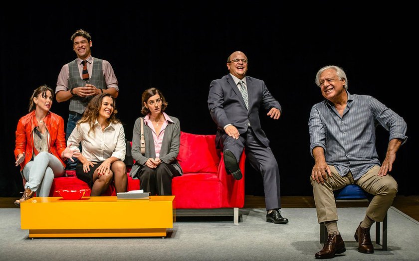 Vem aí: nova temporada de Baixa Terapia!

O espetáculo com Antonio Fagundes reestreia em 19/01, no Teatro Tuca.

Antonio Fagundes encena esta comédia ao lado de seu filho, sua ex-mulher e sua mulher atual. 
Mais informações: guiadeteatro.com.br/espetaculos/ba…