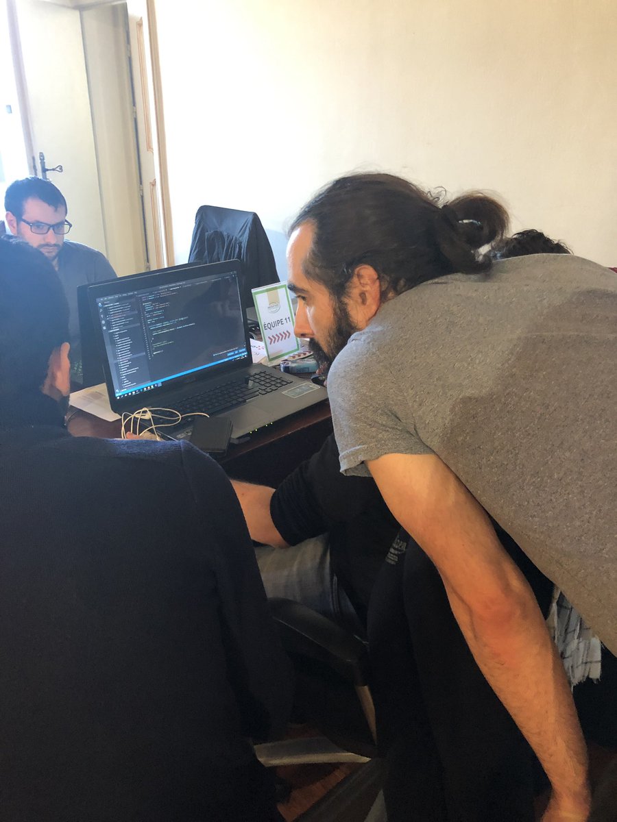 Volpy_Fr's tweet photo. Dernière ligne droite avant le pitch pour le #HackathonCodingChallenge2019
Derniers conseils des coaches à leurs équipes ! 💪🏼 https://t.co/98znh3Hf9W