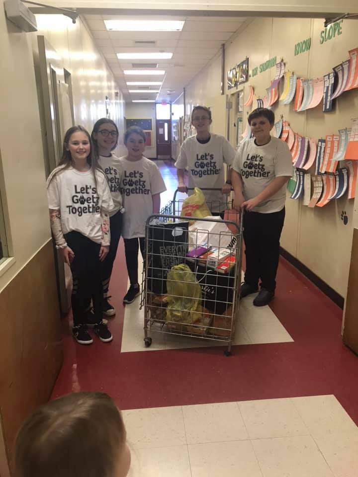 Goetz_JSD's tweet photo. (1/3) Our PTN is constantly in action helping our community and encouraging our students to give back. The PTN organized an amazing Food Drive and delivered all the donations to the Jackson Food Pantry on Saturday, Jan 12th! #GoGoetz #GoetzPride https://t.co/EEkhr4w6Ek