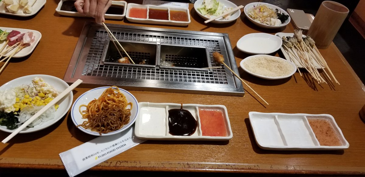 dbmy925's tweet photo. 夕飯
たらふく食べた上にミスドのピカチュウとエンゼルクリームとヨロイヅカ食べて、今もポップコーンもくもく… https://t.co/5eaGtOPcdM