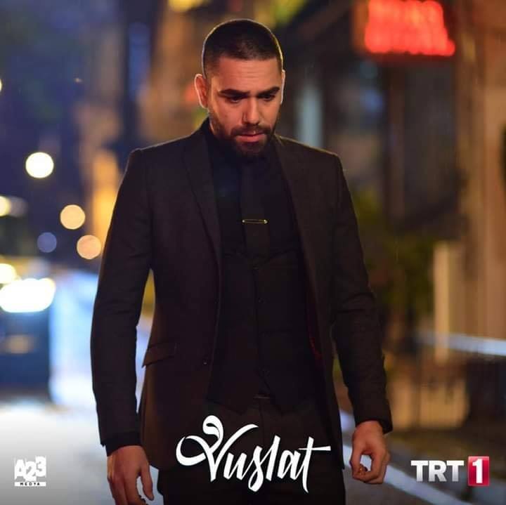 U know what he told her to make that smile on her face ???!!!!
He said: Aren't u curious to know howdoes a killer's life style look like
#KadirDoğulu #Aziz #DevrimÖzkan #Feride #Vuslat #AzFer