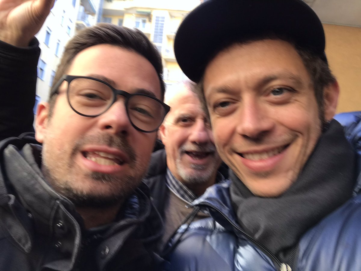 Ulivo46's tweet photo. @ValeYellow46 ...non mi sembra giusto tenerla solo per me...in fondo ci sei anche te,e l’hai fatta te!!!!
#grandevale #ilpesaresechetiamadasempre #daivale #massacralitutti https://t.co/UY83NyzHyl