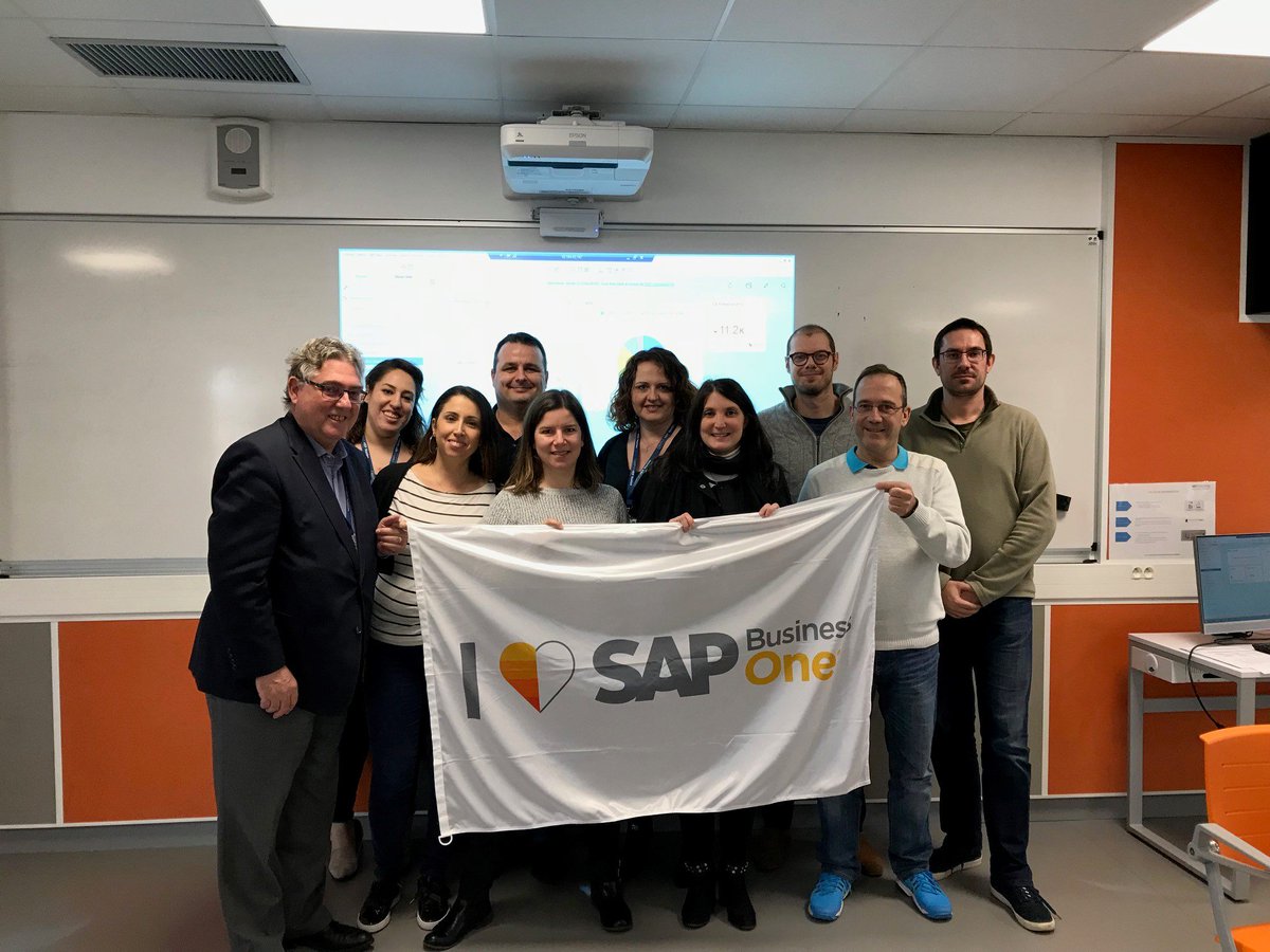 D0rian_K's tweet photo. [#Job - #IT] Photo de classe de la prochaine promotion de consultants certifiés sur la solution #SAPBusinessOne 🎓📚. Merci à l'@EPSI_Ecoles et @SAPFrance d’avoir permis la mise en place de cette #formation 🙏 https://t.co/UXJpVbqWBe