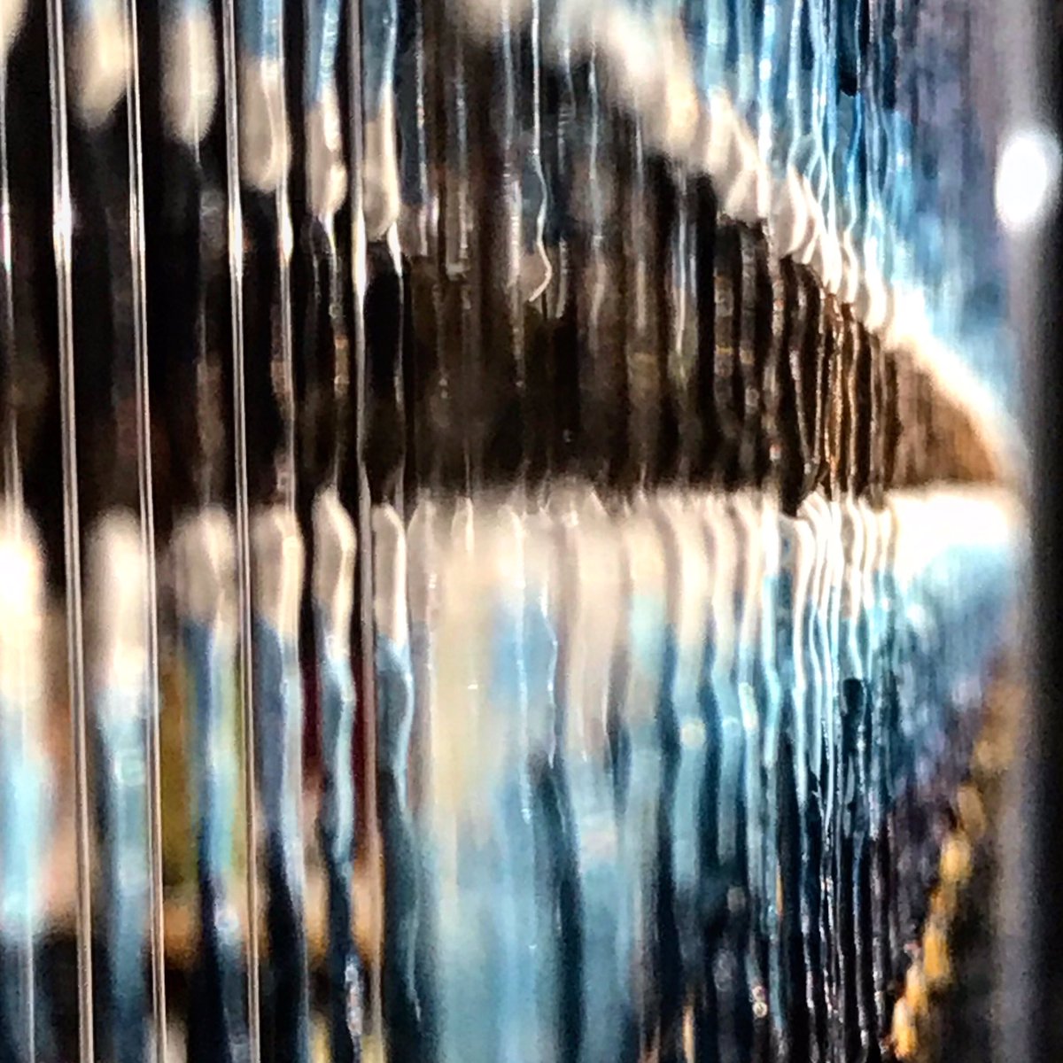 #workinprogress
New work that challenges the technique of painting on nylon monofilament..
.
.
#abstract #contemporary #art #paint #lines #contemporaryart #nylon #monofilament #photography #artist #london #process #colour #blending #pallet #mixing #acrylic #soloshow #nyc #wip