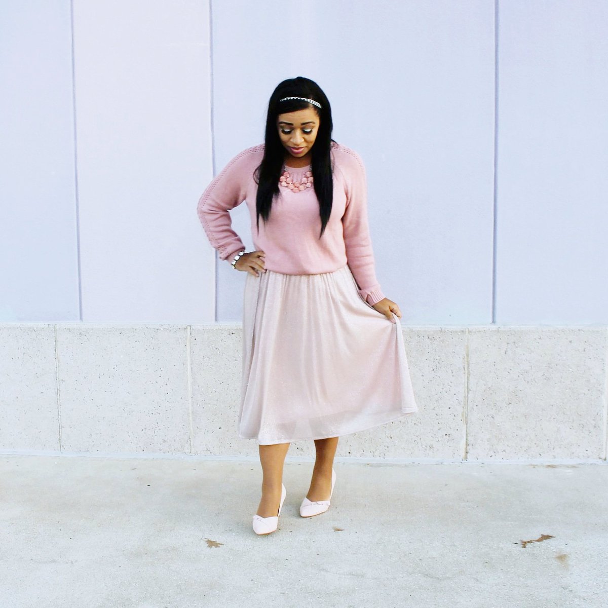 smartnsavvymom's tweet photo. Feeling all the #ValentinesDay vibes in this pink sweater #outfit 
#blogpost # https://t.co/jDpNOW2Yoy
