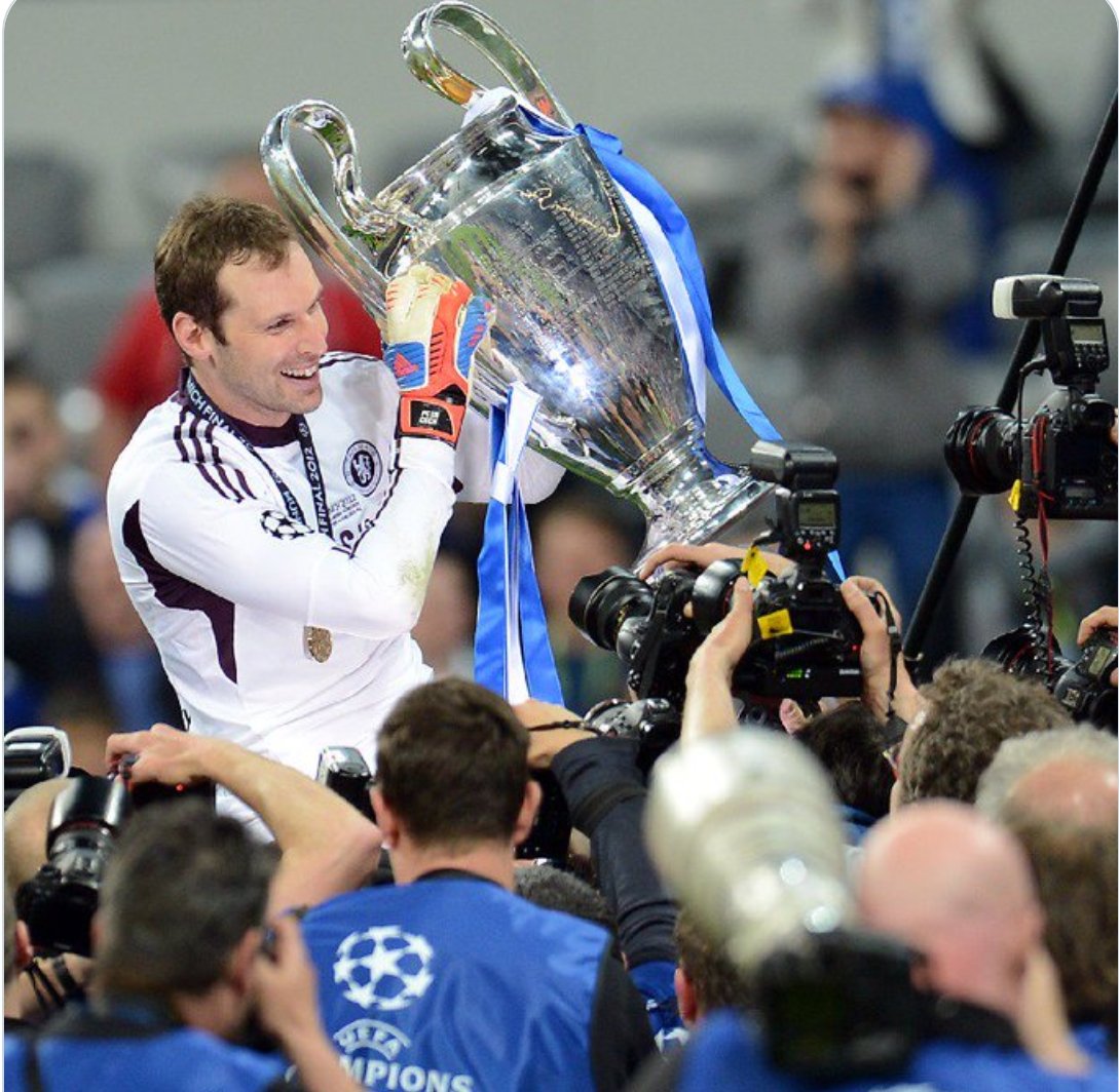 tonyangely's tweet photo. ▪ O Adeus de uma Lenda 

@PetrCech 

Em um comunicado na manhã dessa 3a feira o goleiro Petr Cech anunciou a sua aposentadoria.

Após 20 anos como profissional o excepcional goleiro fez história na Premier League no @ChelseaFC onde ficou por 11 temporadas.

#ThankYouCech

#CFC https://t.co/B2mfCFjukK