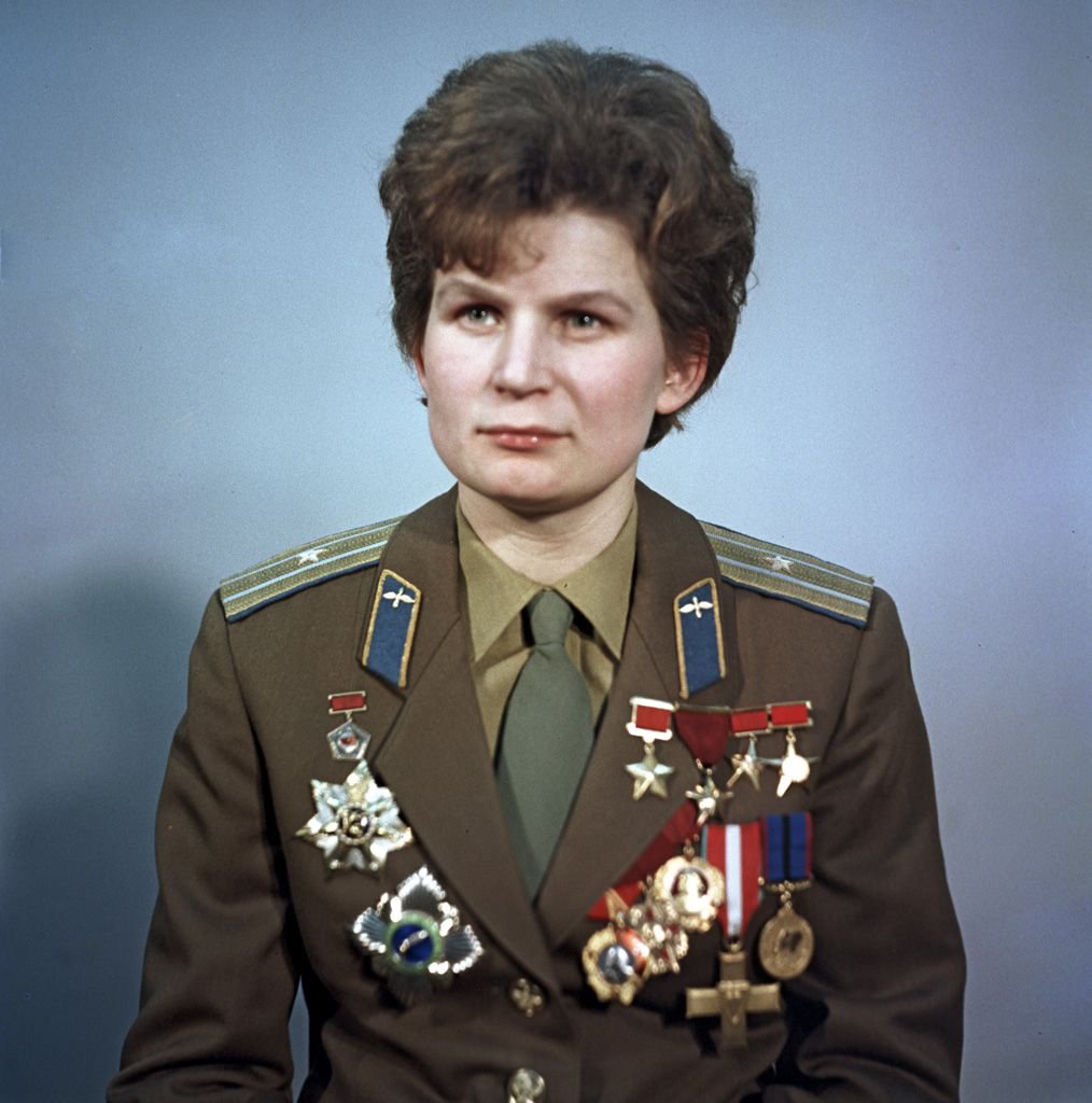 MichellePodcast's tweet photo. Connaissez-vous Valentina Terechkova ? Elle est la première cosmonaute et la première femme à effectuer un vol dans l'espace en 1963. Elle reste à ce jour la seule femme à avoir effectué un voyage en solitaire dans l'espace #Invisibles #FemmesCelebres
https://t.co/Hbio6R0OJl https://t.co/0jy9mwNKXs