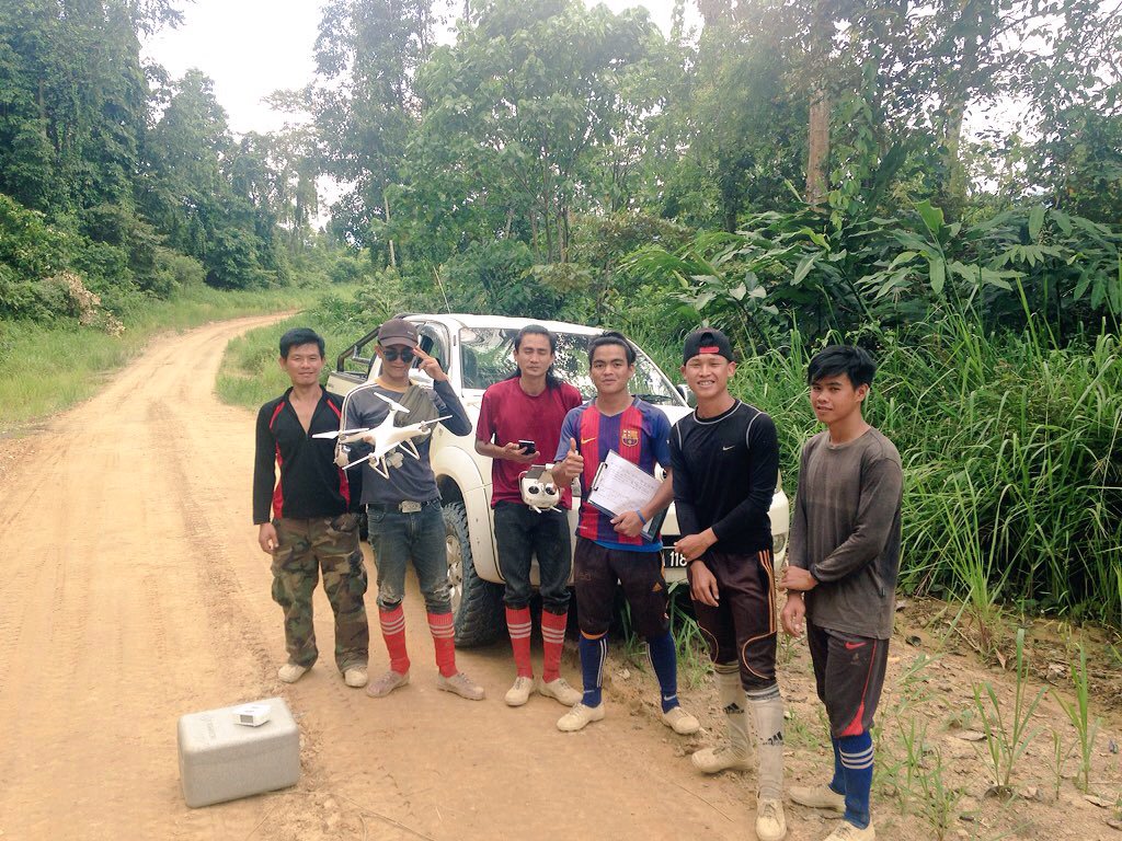 OrangutanSurvey's tweet image. Liftoff! The fantastic @UNDPproject Field team has finished all the #drone flights &amp;amp; now we need your help! Get on the #OrangutanNestWatch &amp;amp; help us find some nests! #CitizenScience #SDG15
@UoABioSci @aberdeenuni @CitSci @FedCitSci @CitizenScience_ 
zooniverse.org/projects/sol-d…