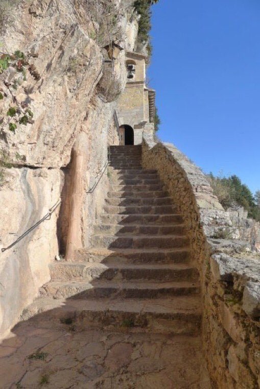 delcremallera's tweet photo. El #santuari de #Montgrony està ubicat en una espectacular #cinglera a la cara Sud de la serra de Montgrony a prop de #Gombrèn i #Campdevànol @delcremallera #excursió #turisme #Catalunya #Ripollès #RibesdeFreser #allotjaments #senderisme #escapadarural https://t.co/9T2A56JaL4