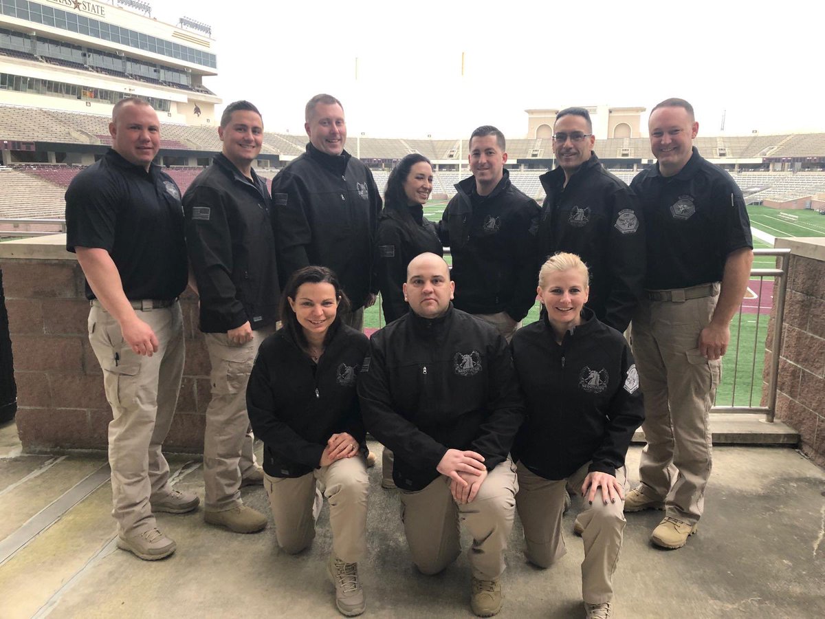 Matthew_Rushton's tweet photo. Down @txst representing @BridgeStateU & @BSUPolice1 competing with #SEMLEC, in the National Crisis Negotiators Competition @LawEnforceToday https://t.co/PKvAtyqt3b