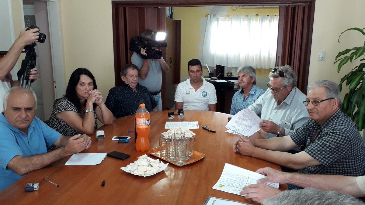 Municipioeltio's tweet photo. ACTO DE ENTREGA DE LA OBRA DE PROVISIÓN DE AGUA POTABLE por parte de La Sec.deSP del @gobdecordoba @JuanNVallejos @MinSPcba a las autoridades municipales de #ElTío @Ferpirurossi #LaFrancia #CoTAC Estamos contentos 😊 de dar otro paso #ElTíoCaminoalProgreso https://t.co/UkjZHVKlr4